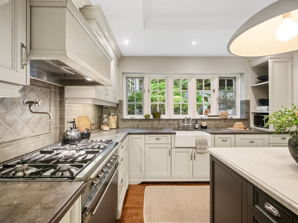 14 Pine Cres., Toronto, ON