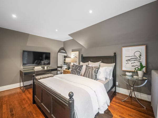 14 Pine Cres., Toronto, ON