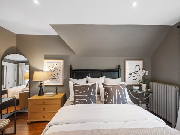 14 Pine Cres., Toronto, ON