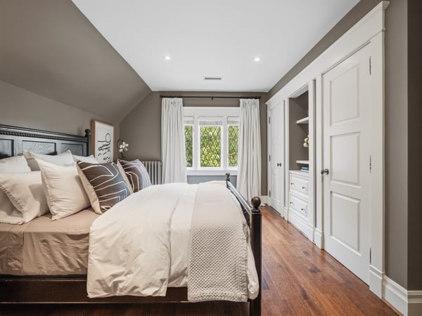 14 Pine Cres., Toronto, ON