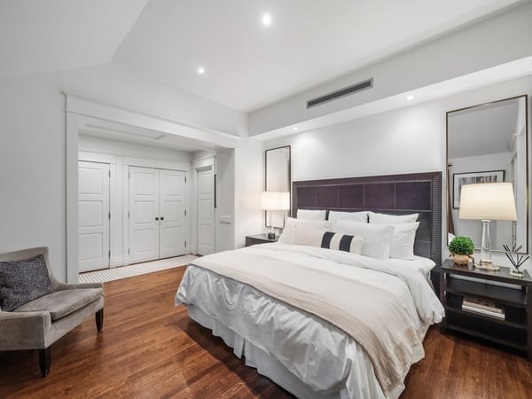 14 Pine Cres., Toronto, ON