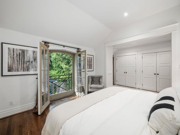 14 Pine Cres., Toronto, ON