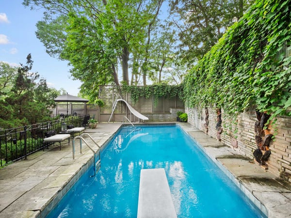14 Pine Cres., Toronto, ON