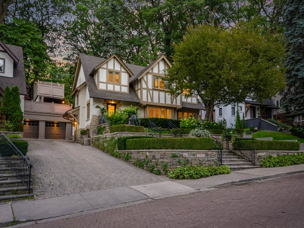 14 Pine Cres., Toronto, ON