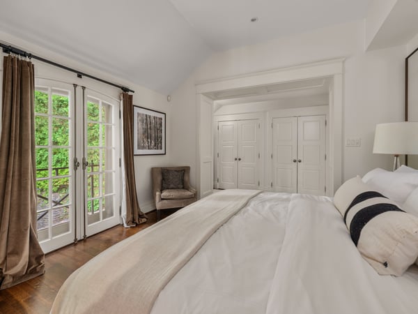 14 Pine Cres., Toronto, ON