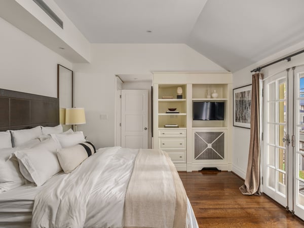14 Pine Cres., Toronto, ON