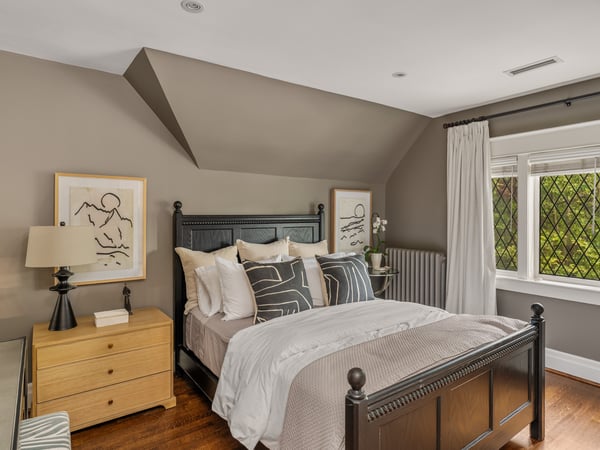 14 Pine Cres., Toronto, ON
