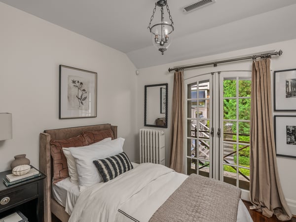 14 Pine Cres., Toronto, ON
