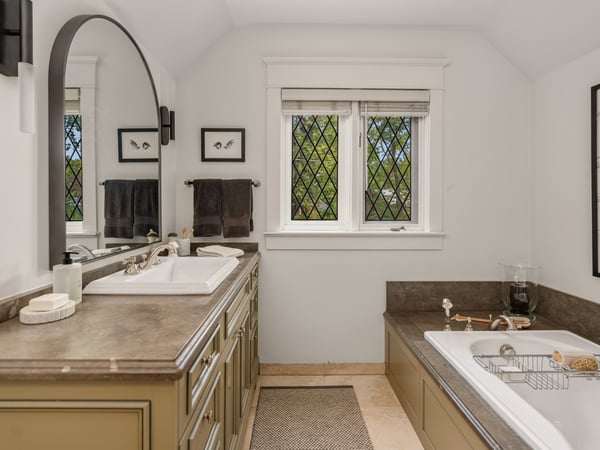 14 Pine Cres., Toronto, ON