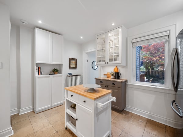 16 Hector Ave., Toronto, ON