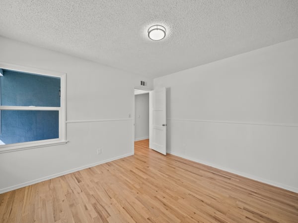 20776 Skouras Dr., Winnetka, CA