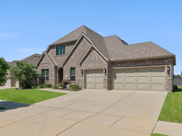 7025 Central Court, Aubrey, TX