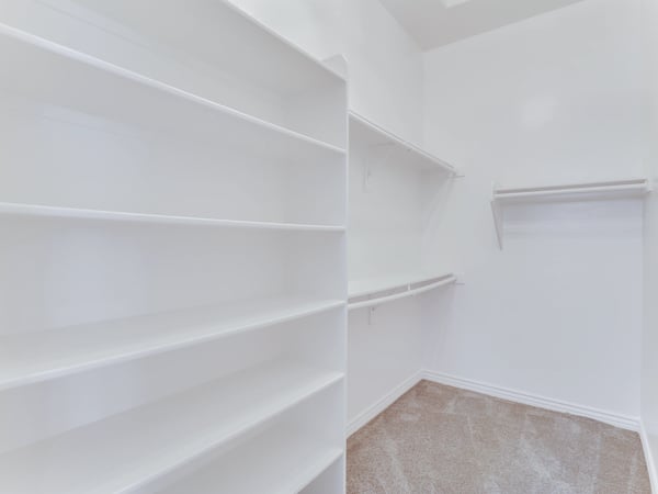 Enjoy exceptional storage with built-in shelving, generous hanging space, and plush carpeting in this oversized walk-in closet. Designed to maximize organization and everyday convenience in this Glendale home.