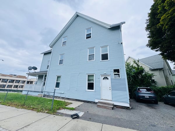 17 Winthrop St, Worcester, MA
