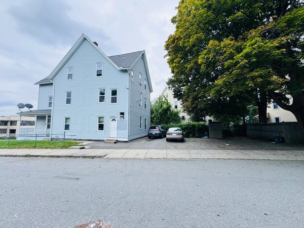 17 Winthrop St, Worcester, MA