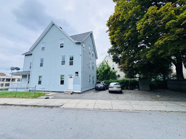 17 Winthrop St, Worcester, MA