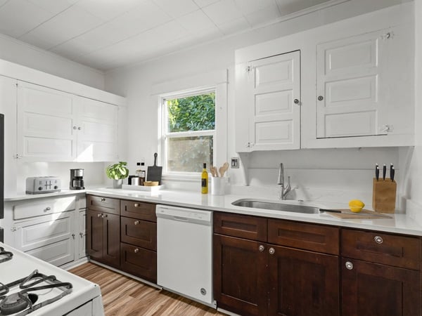 Kitchen (virtually staged)