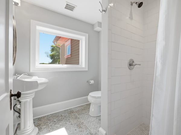 15715 Avery Rd, Rockville, MD
