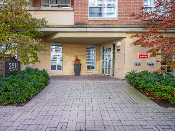 2511 Bloor St W #305, Toronto, ON
