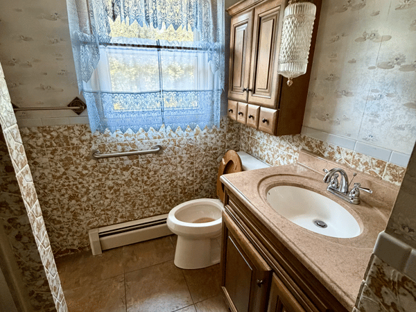 7 Keith Dr, Westport, MA
