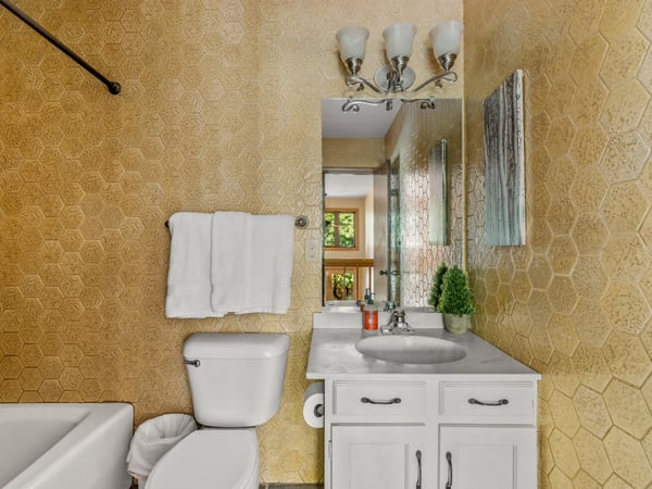 Upper Full Bath