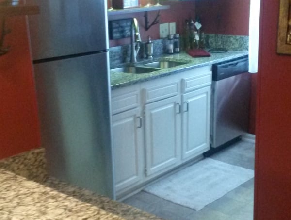Modern kitchen featuring granite countertops and a bright design, perfect for culinary enthusiasts and entertaining.