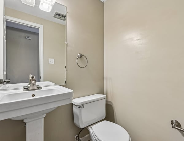 Bright and functional bathroom featuring modern fixtures and efficient layout for everyday convenience.