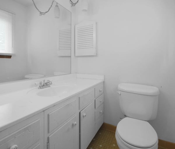 Primary bedroom private half bath